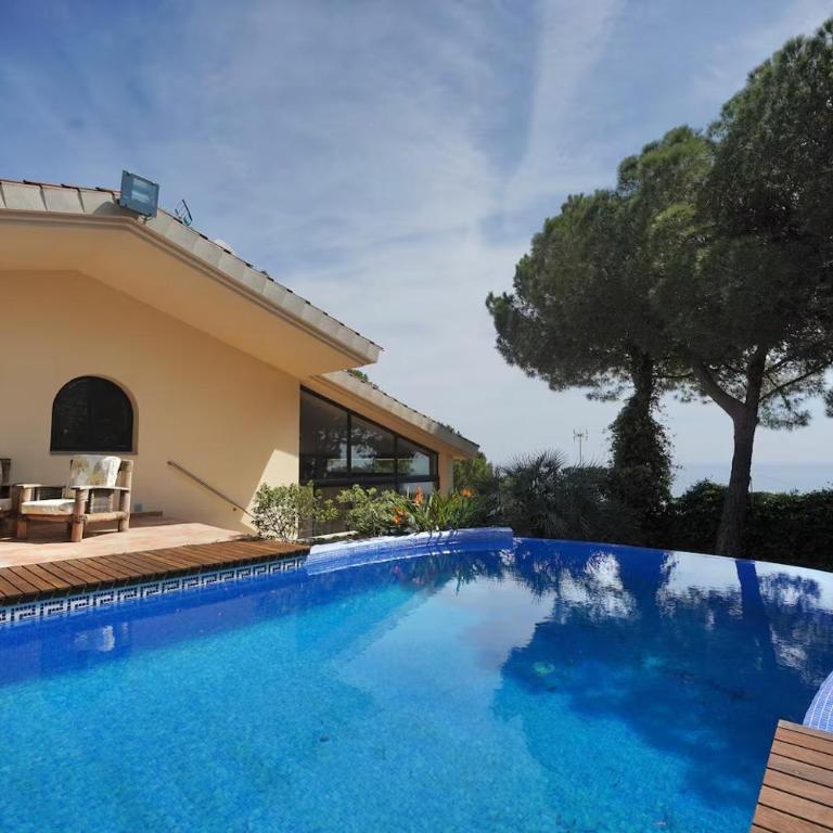 Villa de lujo de 4 dormitorios, piscina y barbacoa - Villa - 25