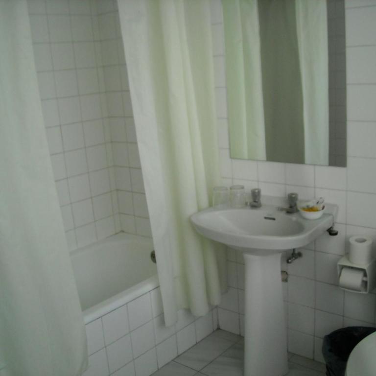 Hostal Residencia Avenida - Habitación Doble - 1 o 2 camas - 5