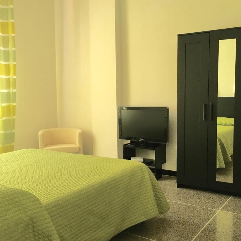 GreenHouseBologna - Camera Matrimoniale con Bagno Privato - 19