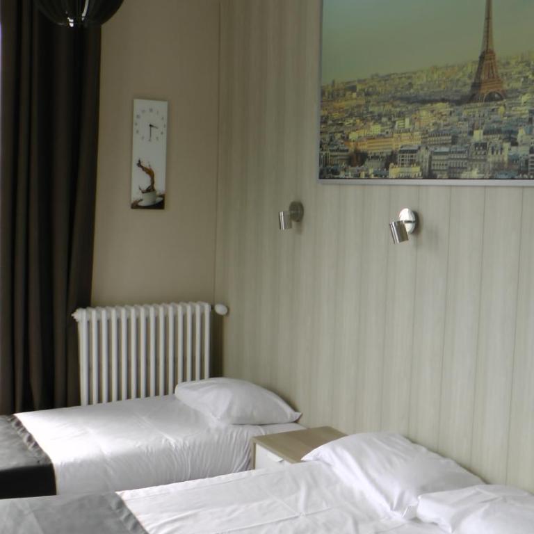 Hotel De l'Univers - Chambre Triple - Vue sur Port - 3