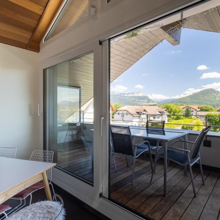 Magnifique attique 6 personnes proche Annecy - Appartement 3 Chambres avec Vue sur la Montagne - 2