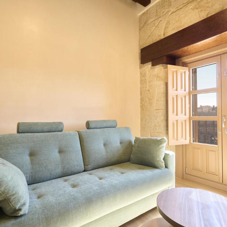 Plaza mayor 19 Collection Luxury - One-Bedroom Loft Apartment with Balcony - 5