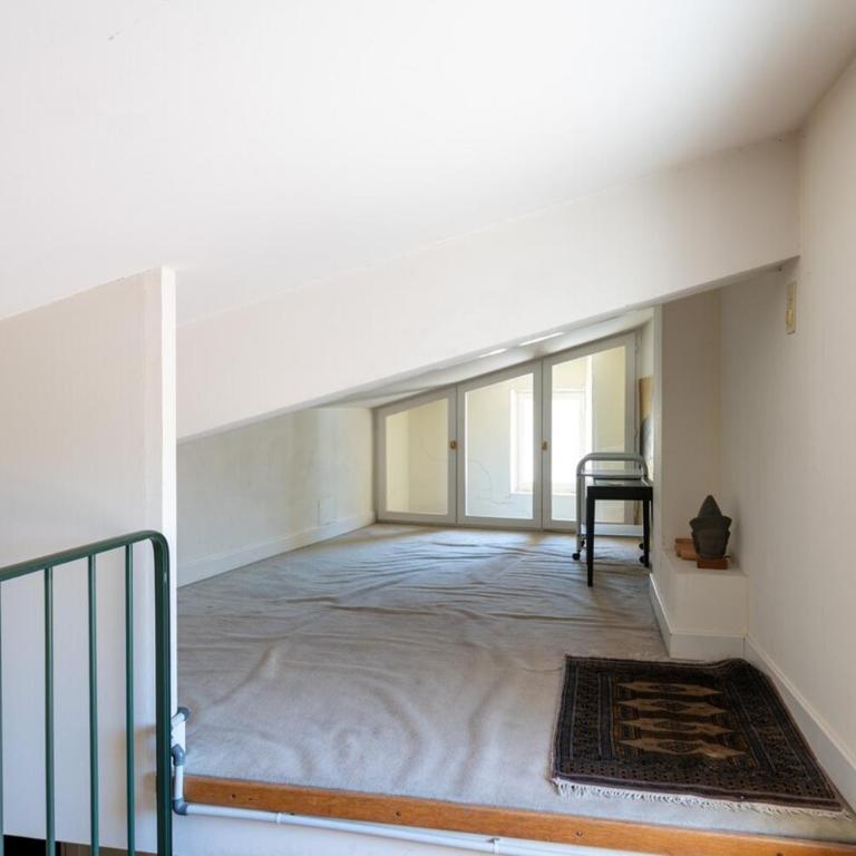 Spacieux duplex sur la Place du Palais - Appartement 1 Chambre - 28