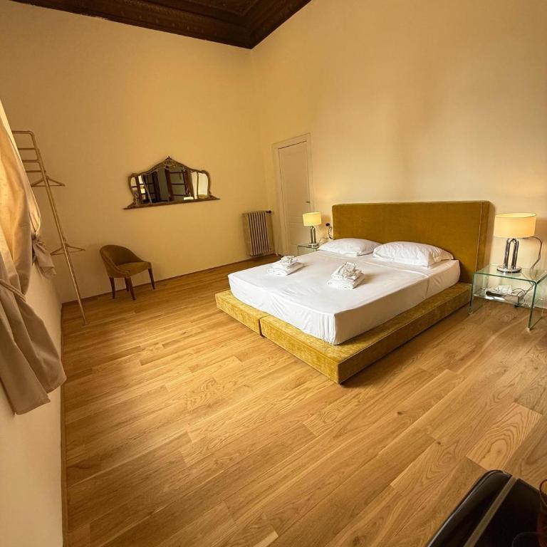 Residenza la Scala - Ampia Camera Matrimoniale/Doppia con Letti Singoli - 2