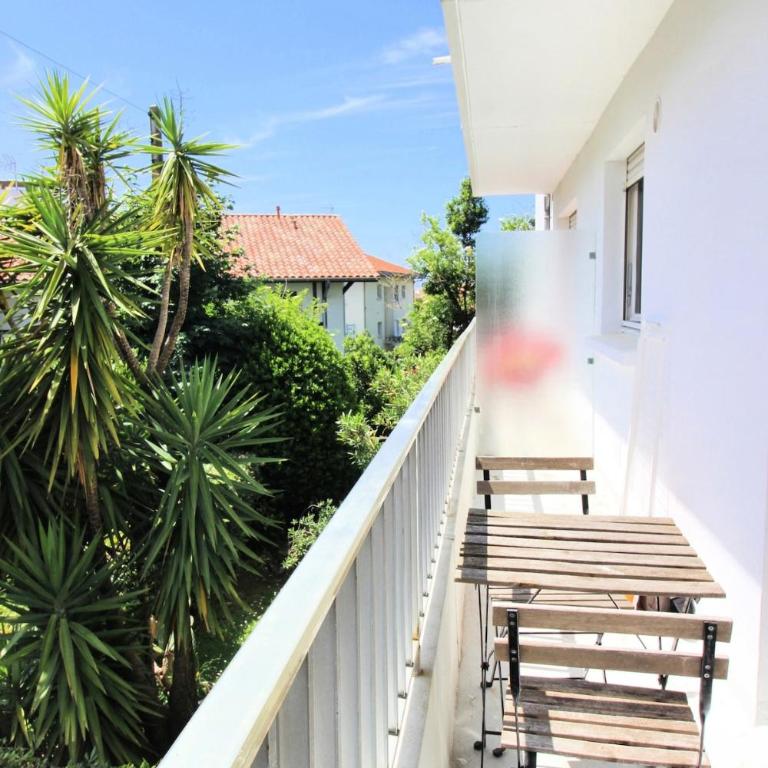 Charmant 2 pièces, calme, rénové, balcon - Appartement 1 Chambre avec Balcon - 2