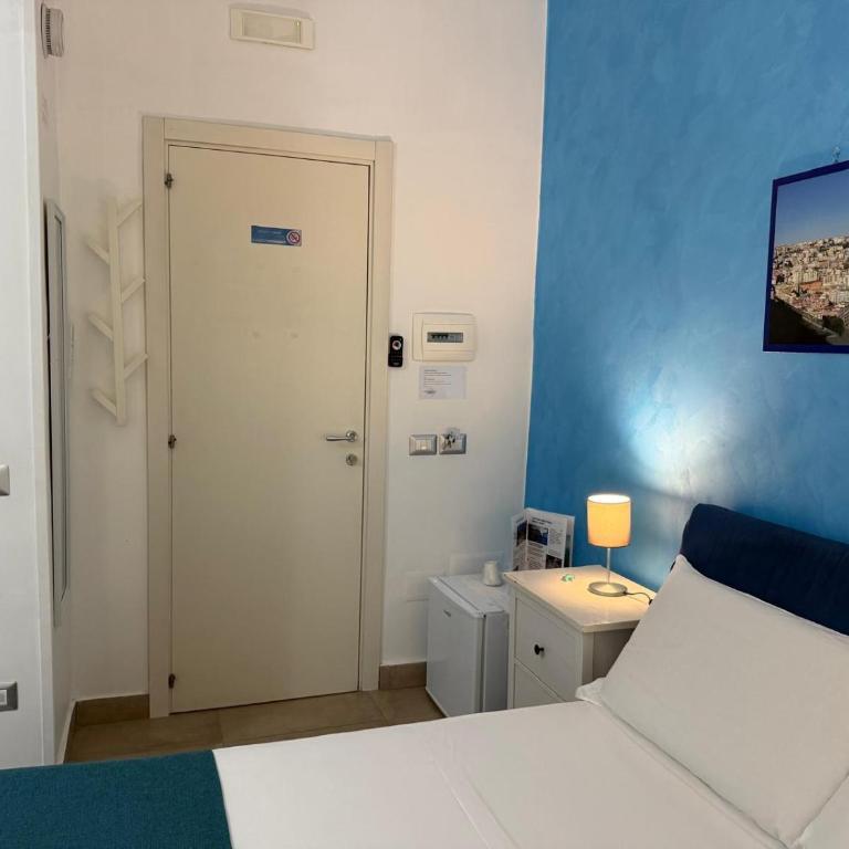 Chiaia Suites - Camera Matrimoniale Economy - 6