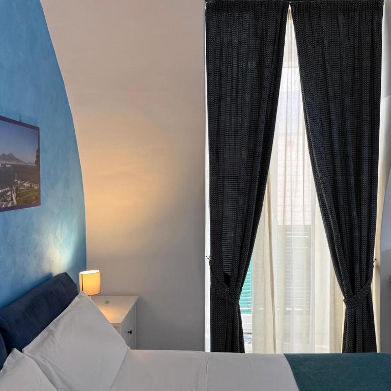 Chiaia Suites - Camera Matrimoniale Economy - 9
