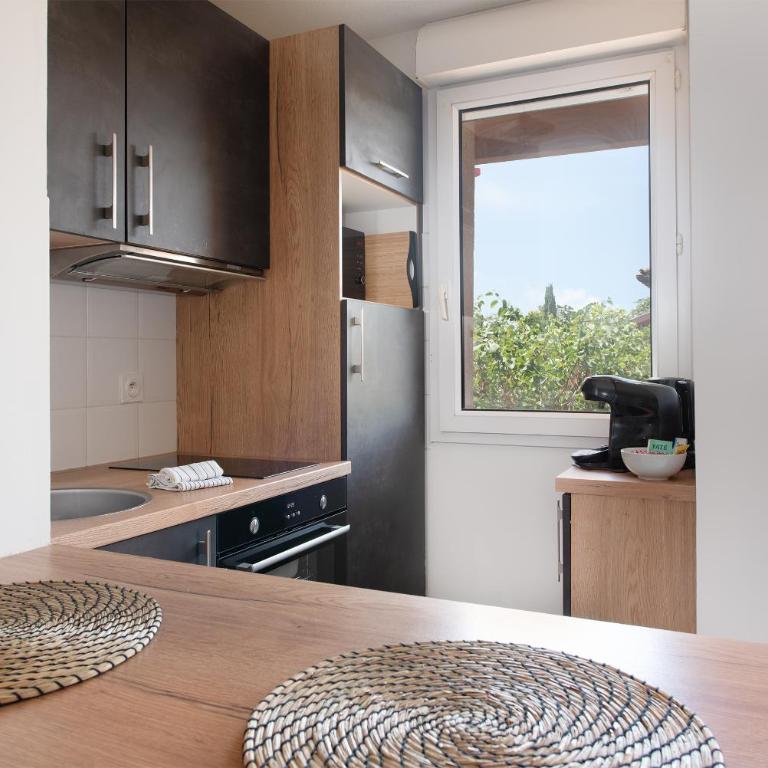 T2 balcon avec parking sécurisé et gratuit - Apartment mit 1 Schlafzimmer - 9
