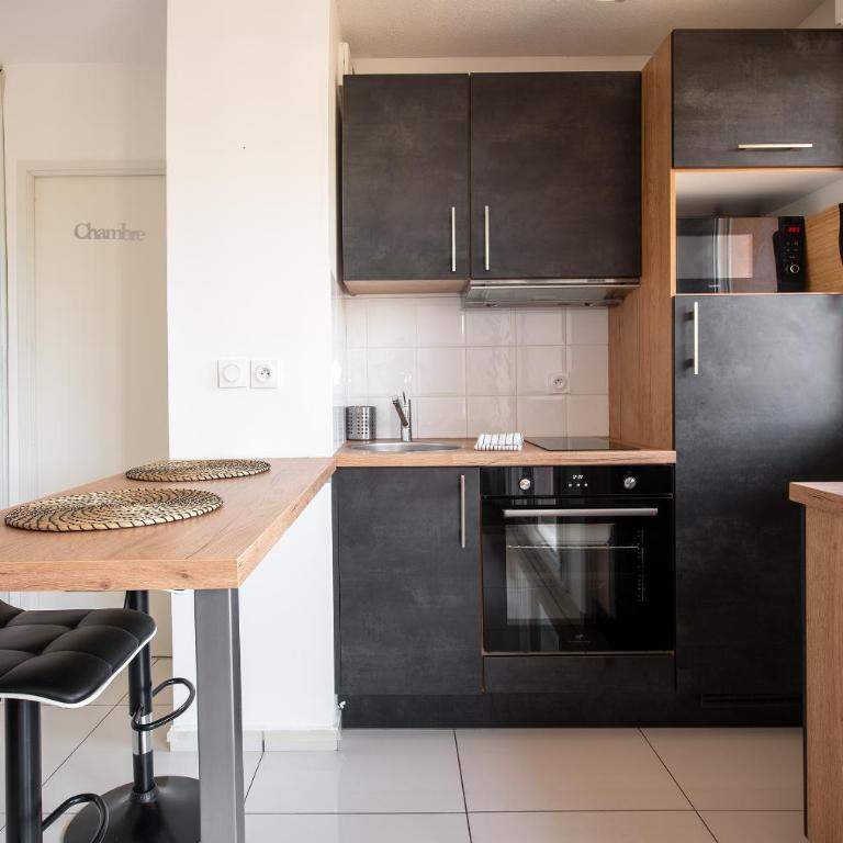 T2 balcon avec parking sécurisé et gratuit - Apartment mit 1 Schlafzimmer - 2