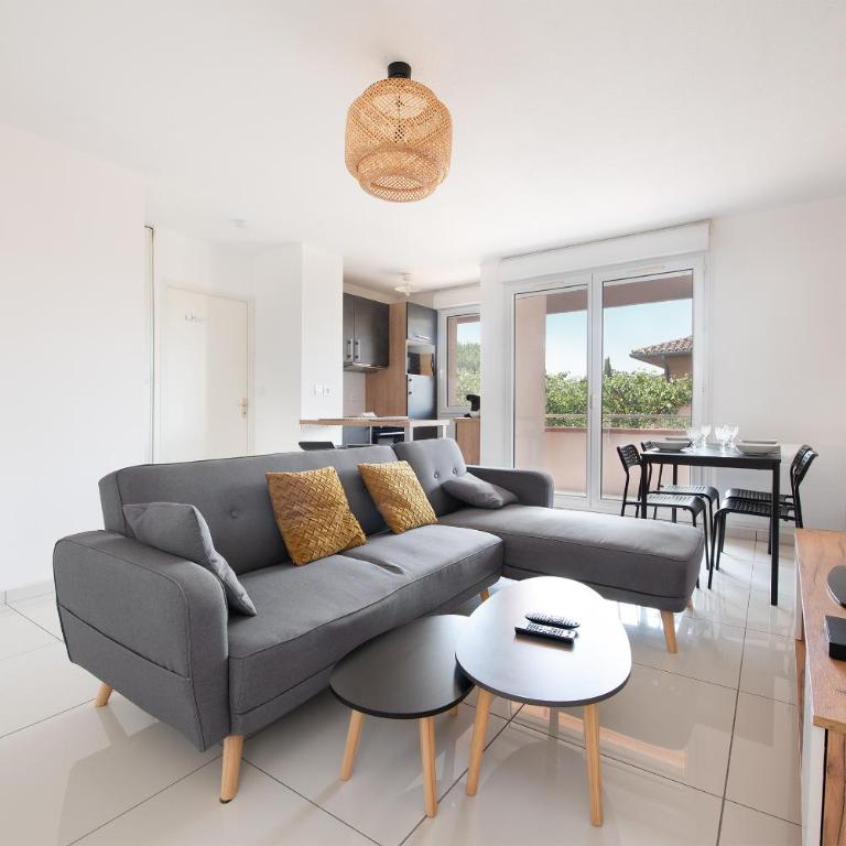 T2 balcon avec parking sécurisé et gratuit - Apartment mit 1 Schlafzimmer - 1