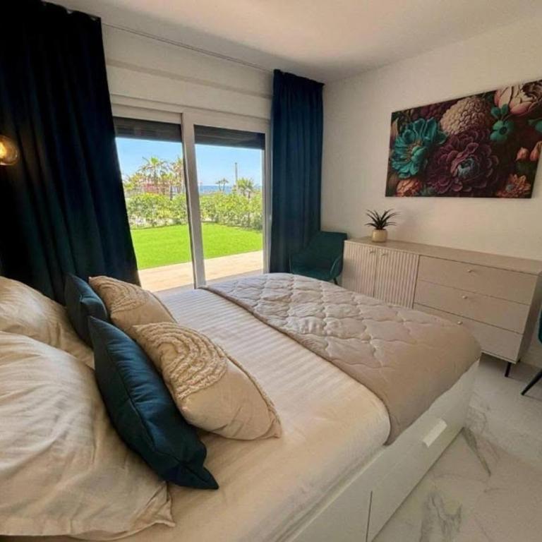 Seafront Apartment Punta Prima - Two-Bedroom Apartment - 9