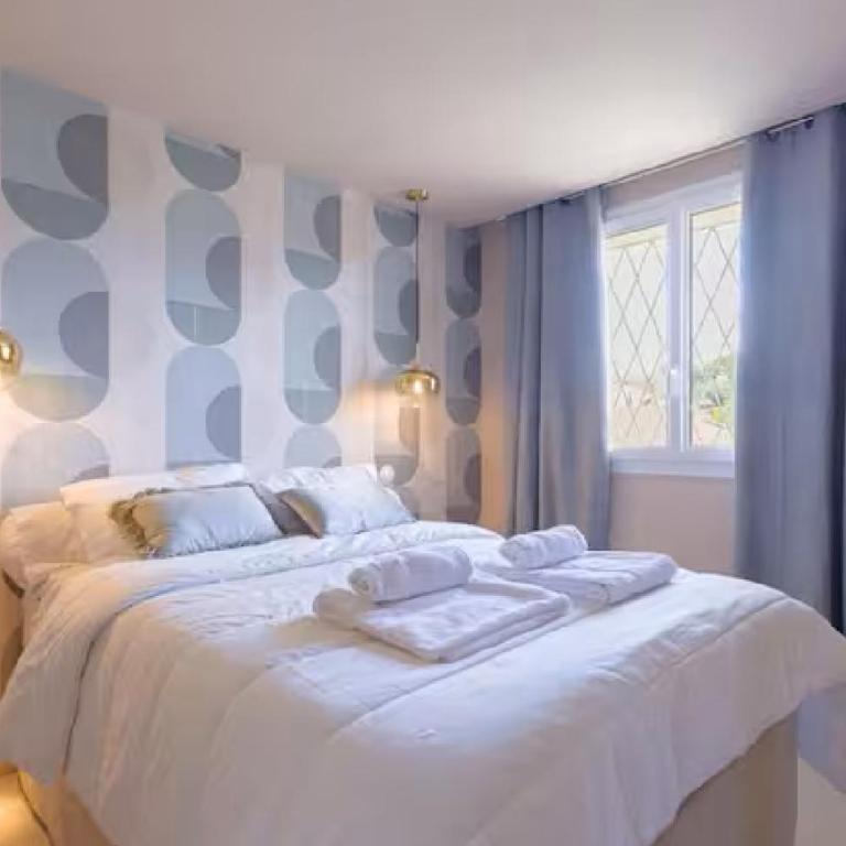 LE ROCHER avec terrasse et vue mer, près du centre-ville - One-Bedroom Apartment with Sea View - 9