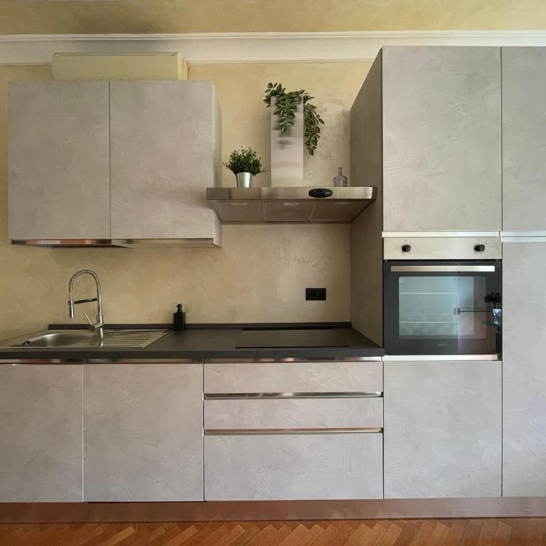 Torino-Historic Center Elegant Home Cathedral x4 - Appartamento Standard con 2 Camere da Letto - 2