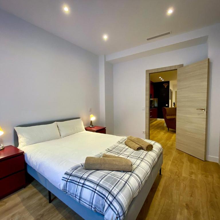 SOL Apartamento Madrid Centro junto a SOL - Three-Bedroom Apartment - 53