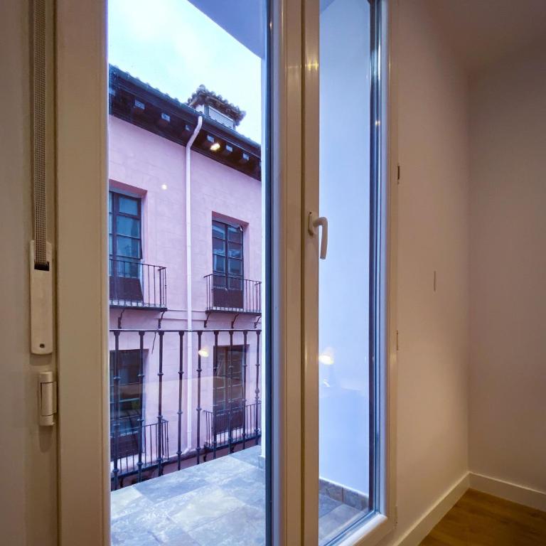 SOL Apartamento Madrid Centro junto a SOL - Three-Bedroom Apartment - 57