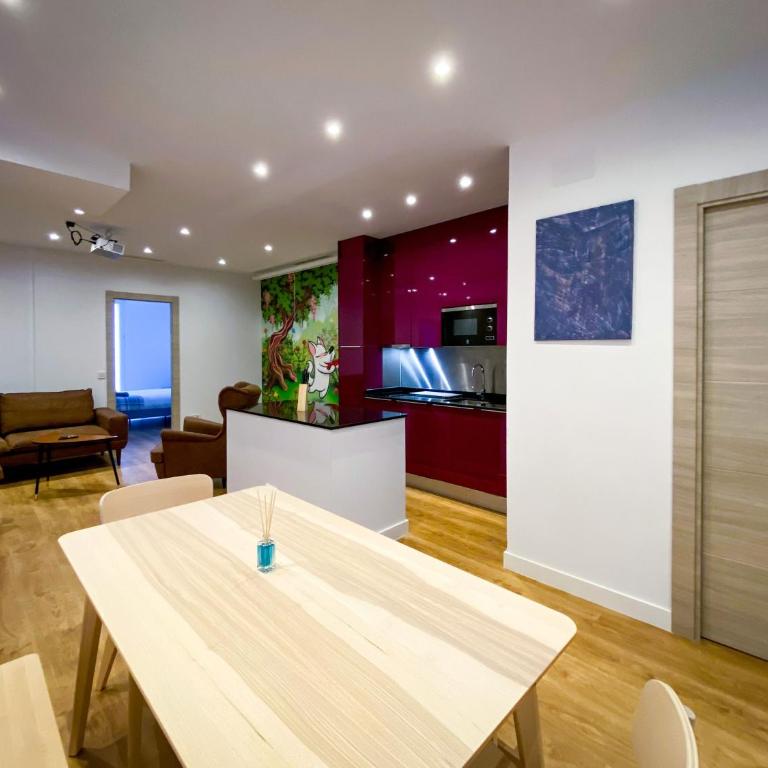 SOL Apartamento Madrid Centro junto a SOL - Three-Bedroom Apartment - 64