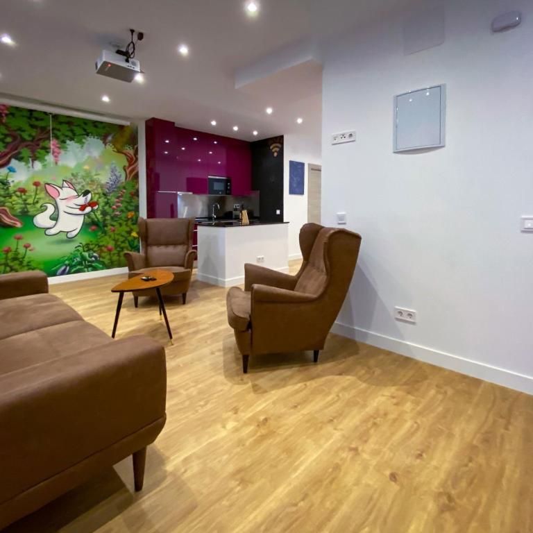 SOL Apartamento Madrid Centro junto a SOL - Three-Bedroom Apartment - 77