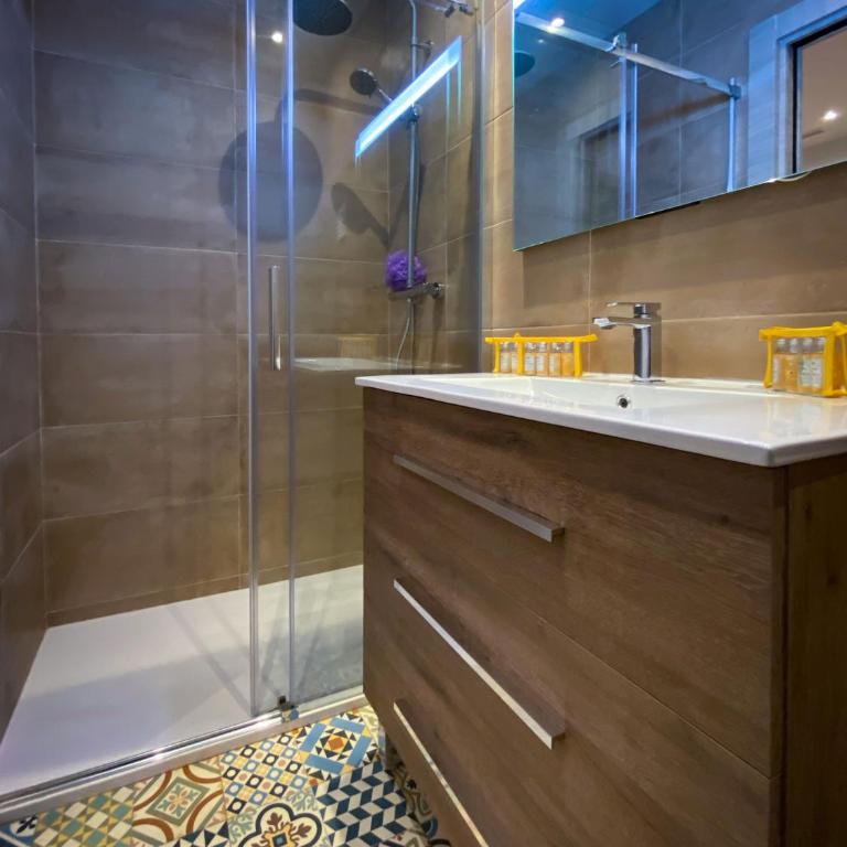 SOL Apartamento Madrid Centro junto a SOL - Three-Bedroom Apartment - 83