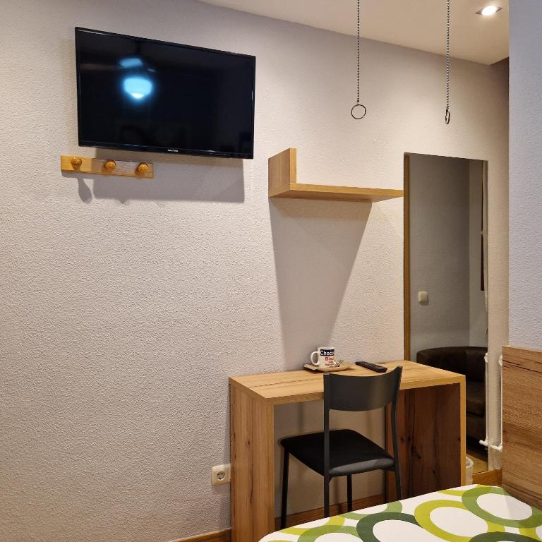 Hostal Meson Del Barro - Alojamientos Pamplona - Habitación Individual - 8