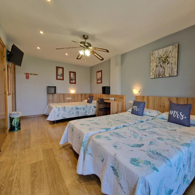 Hostal Meson Del Barro - Alojamientos Pamplona - Habitación cuádruple - 12