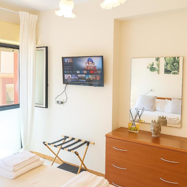 San Nicolas House, Loft Luminoso in Centro, easy car access - One-Bedroom Apartment - 8