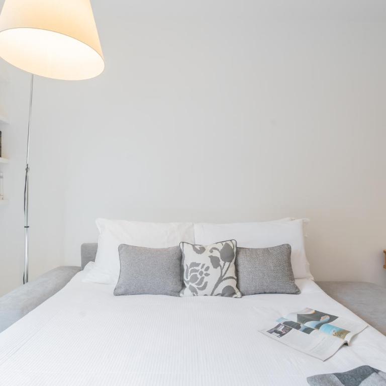 Central White Apartment by Rent All Como - Appartamento - 16