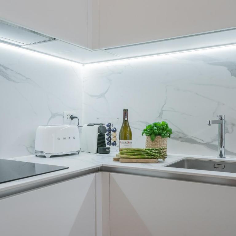 Central White Apartment by Rent All Como - Appartamento - 22