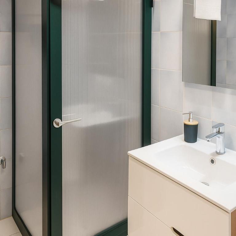 San Nicolas House, Loft Luminoso in Centro, easy car access - One-Bedroom Apartment - 26