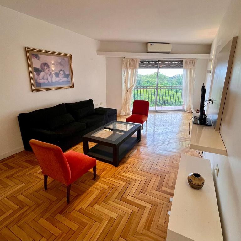 Amplio Departamento frente al Bosque - Apartamento de 2 dormitorios - 1