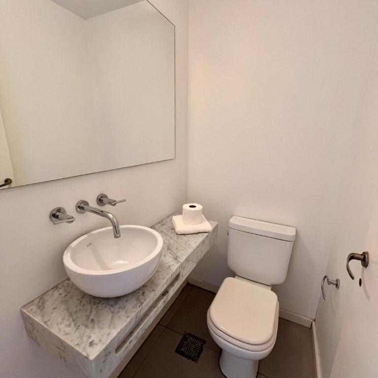 Amplio Departamento frente al Bosque - Apartamento de 2 dormitorios - 2