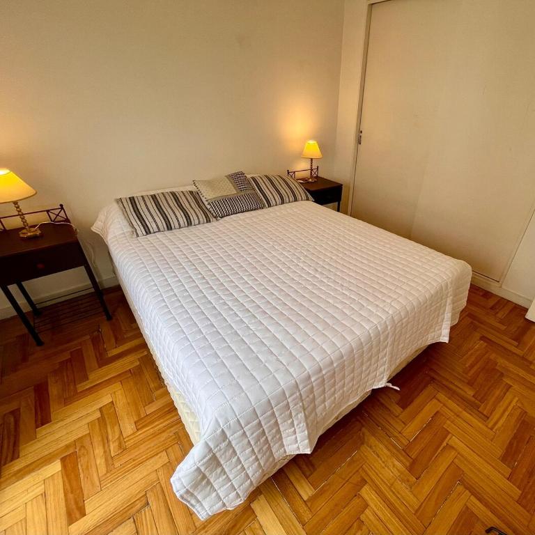 Amplio Departamento frente al Bosque - Apartamento de 2 dormitorios - 11