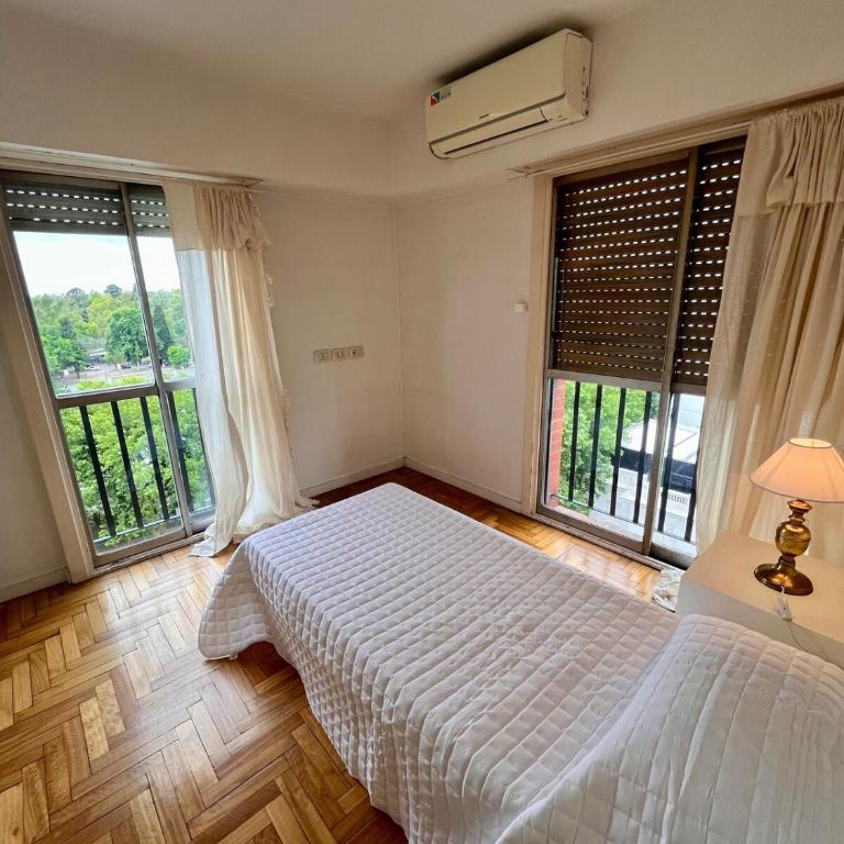 Amplio Departamento frente al Bosque - Apartamento de 2 dormitorios - 16