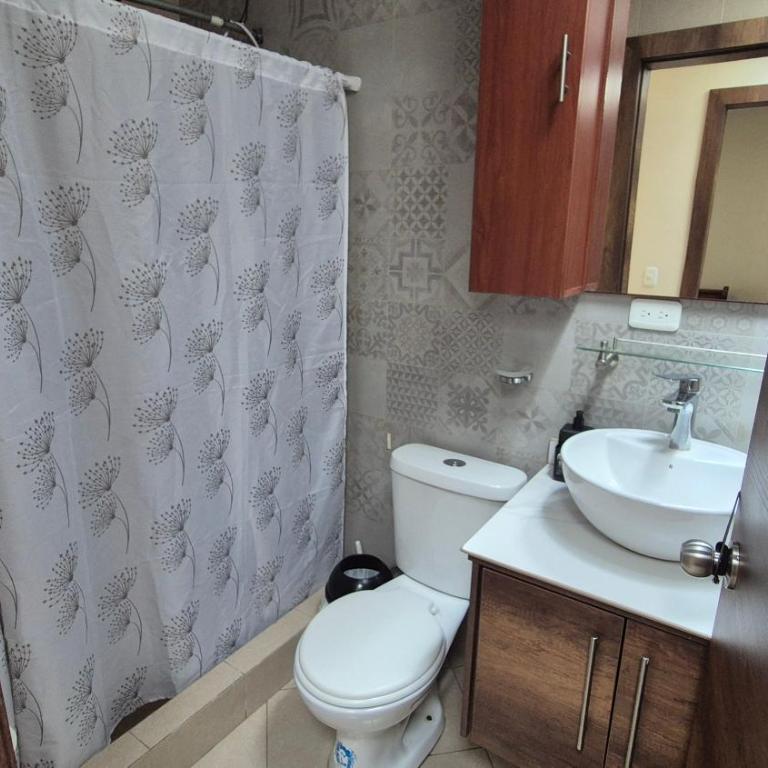 Beautiful house in front of Quito Metro - Apartamento de 2 dormitorios - 4