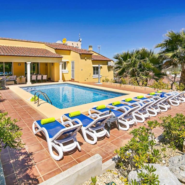 Villa Magdalena Blanca by Villa Plus - Villa - 1