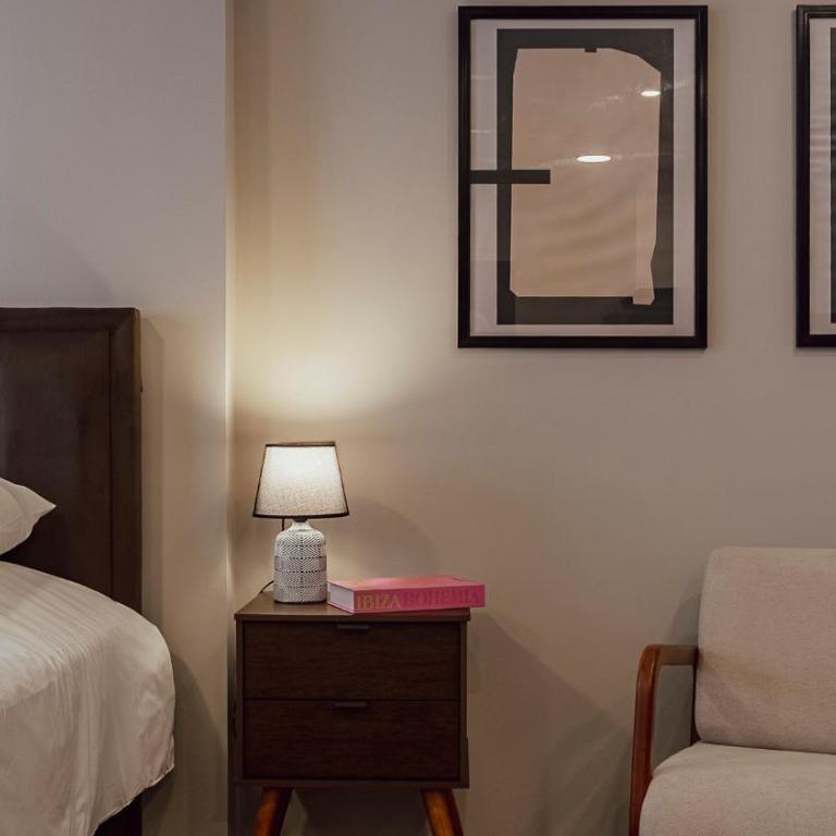 Elegant Suite - One-Bedroom Apartment - 16