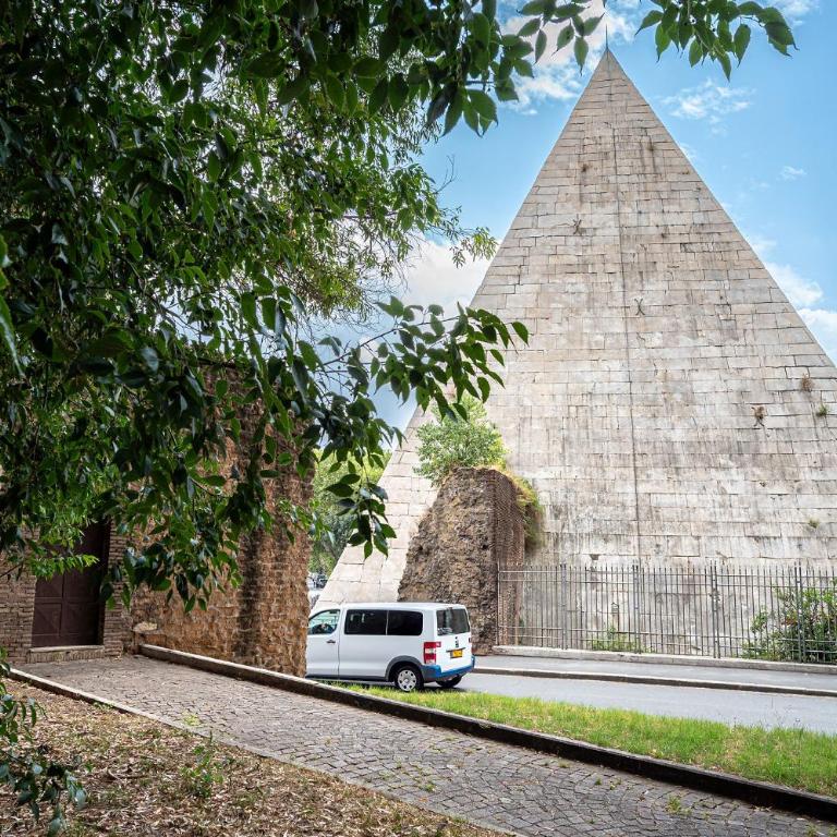 Domus Piramide - Camera Matrimoniale/Doppia con Letti Singoli con Bagno Privato - 36
