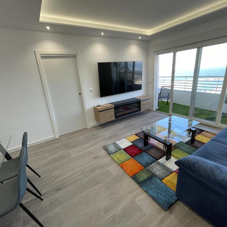 Sky Suites Alicante - Deluxe One-Bedroom Apartment with Ocean View - 3