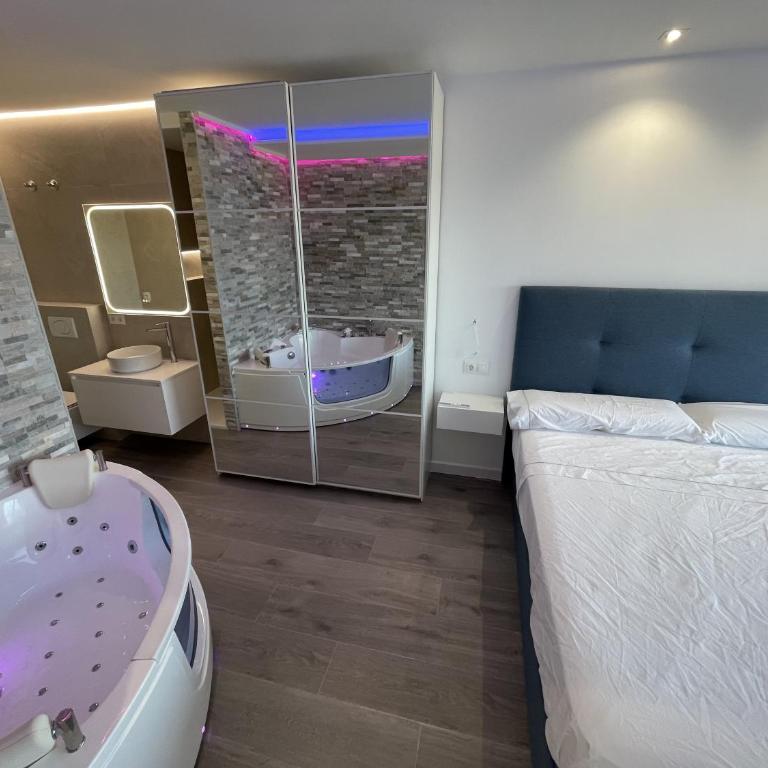 Sky Suites Alicante - Deluxe One-Bedroom Apartment with Ocean View - 7