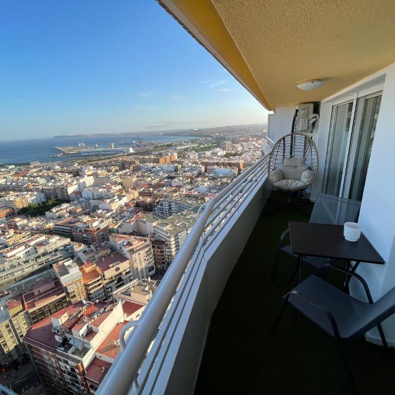 Sky Suites Alicante - Deluxe One-Bedroom Apartment with Ocean View - 11