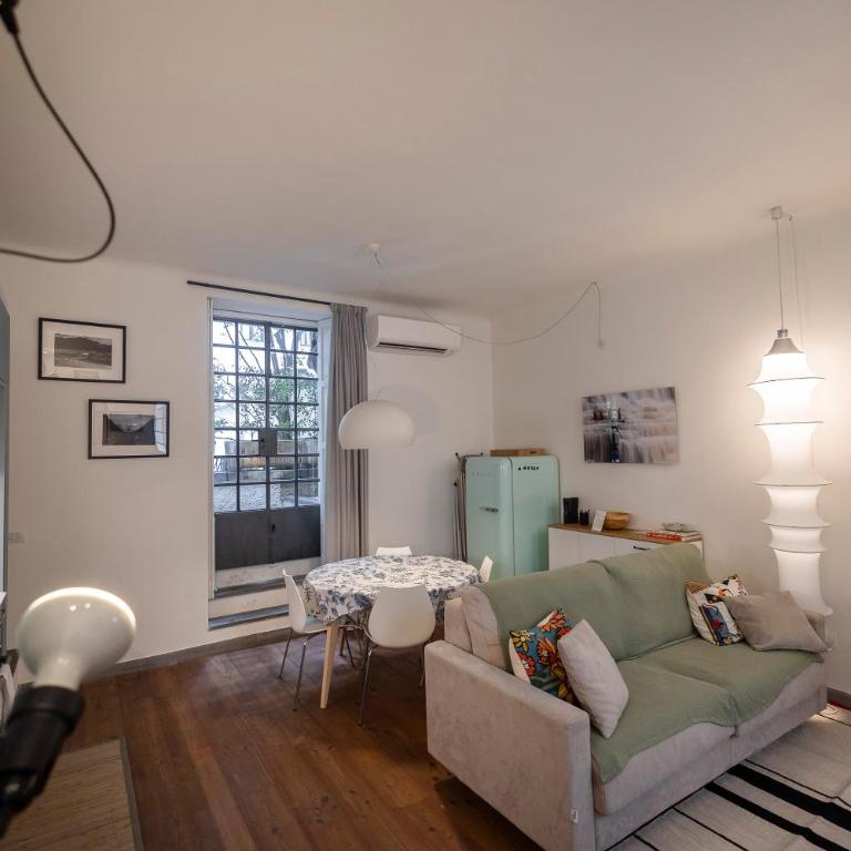 Loft Moderno a 500m da Loreto M1 M2 - Appartamento con 1 Camera da Letto - 1