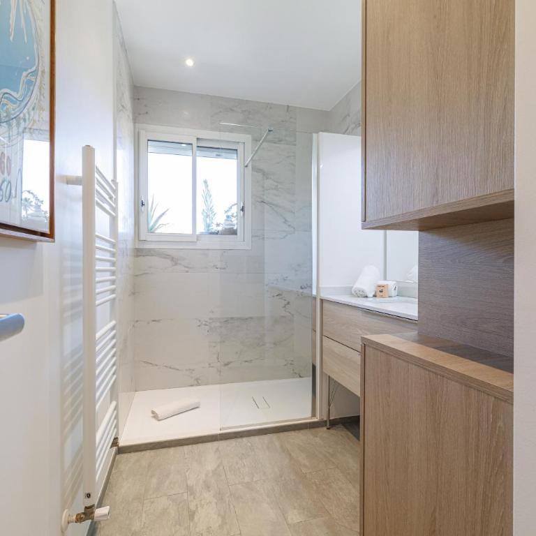 Quiet & Open View - 1 Bdr Large Terrace - Appartement 1 Chambre avec Balcon et Vue sur la Ville - 44