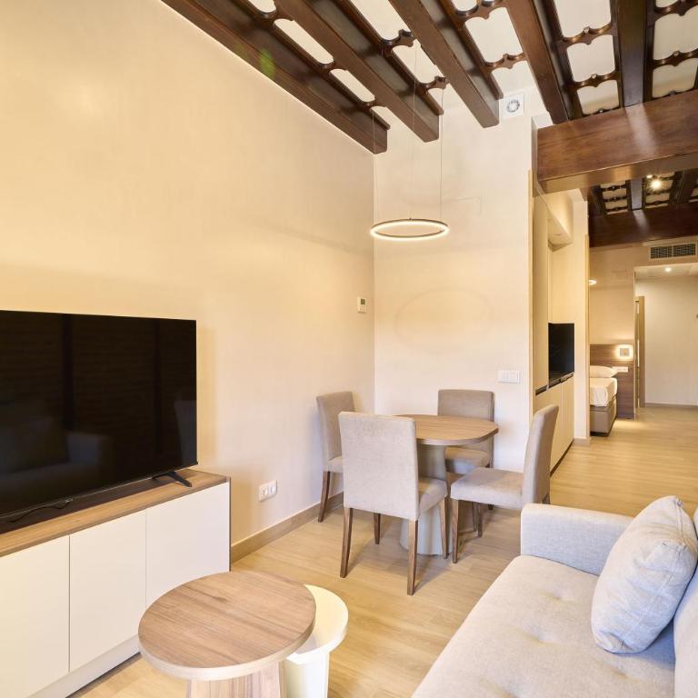 Plaza mayor 19 Collection Luxury - Superior One-Bedroom Apartment with Balcony - 6