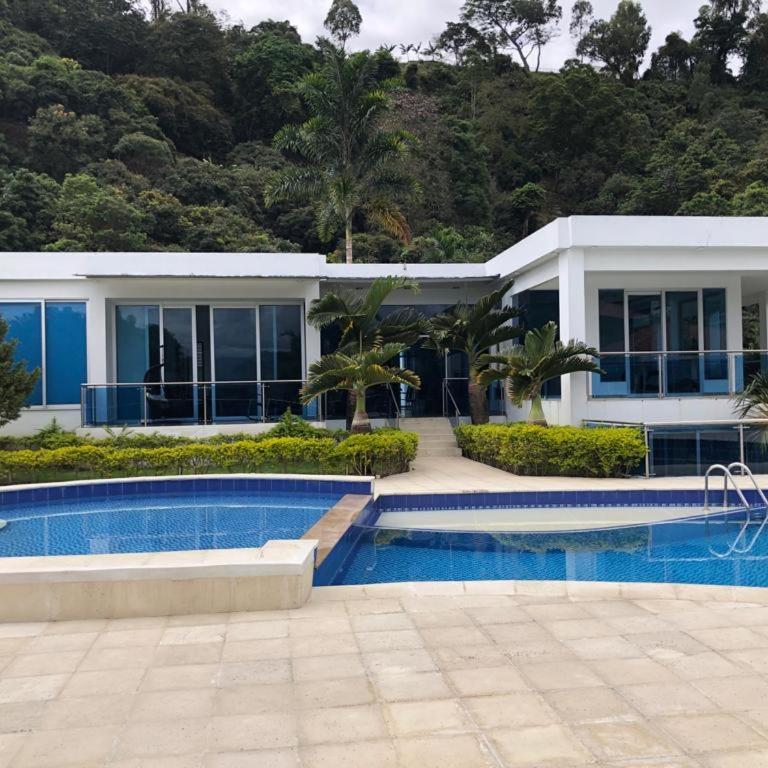 Villa familiar para descanso en La Mesa - Villa - 1