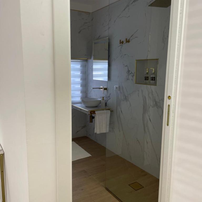 Maison Ferba - King Room with Balcony - 9