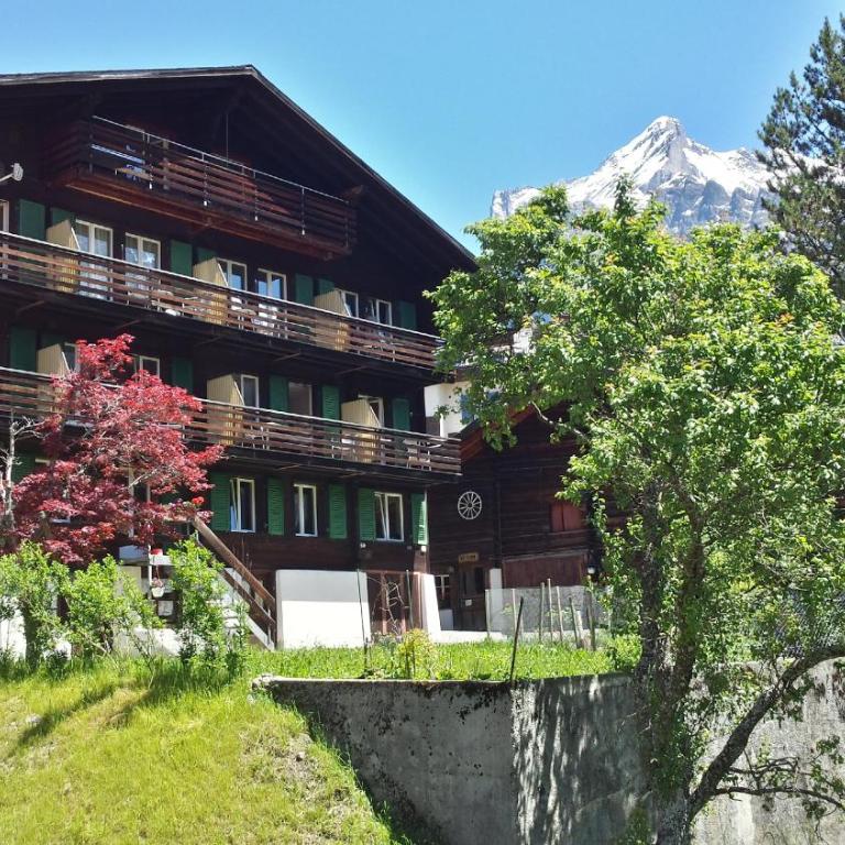Hotel Tschuggen - Doppelzimmer mit Balkon und Blick auf den Eiger - 1