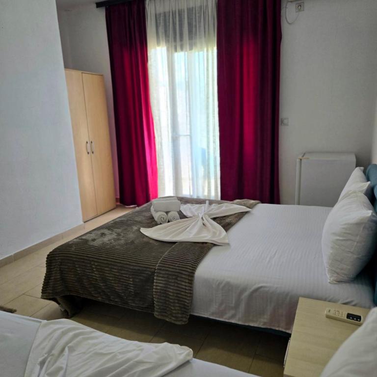 Lula Apartments - Family Room with Balcony - 6