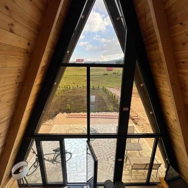 Vista Montis - One-Bedroom Chalet - 8