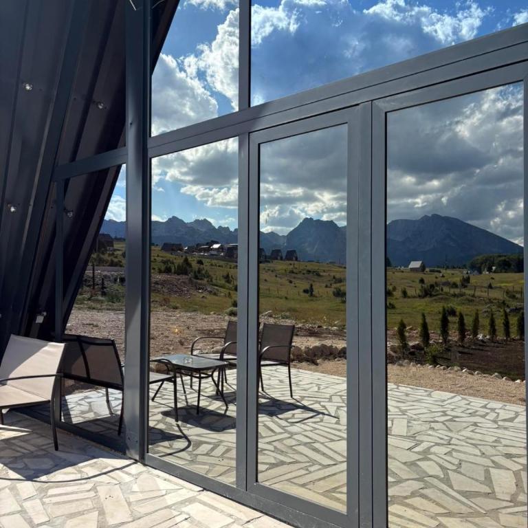 Vista Montis - One-Bedroom Chalet - 11