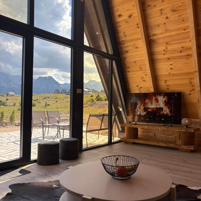 Vista Montis - One-Bedroom Chalet - 12