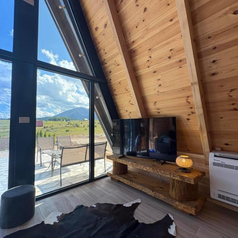 Vista Montis - One-Bedroom Chalet - 24